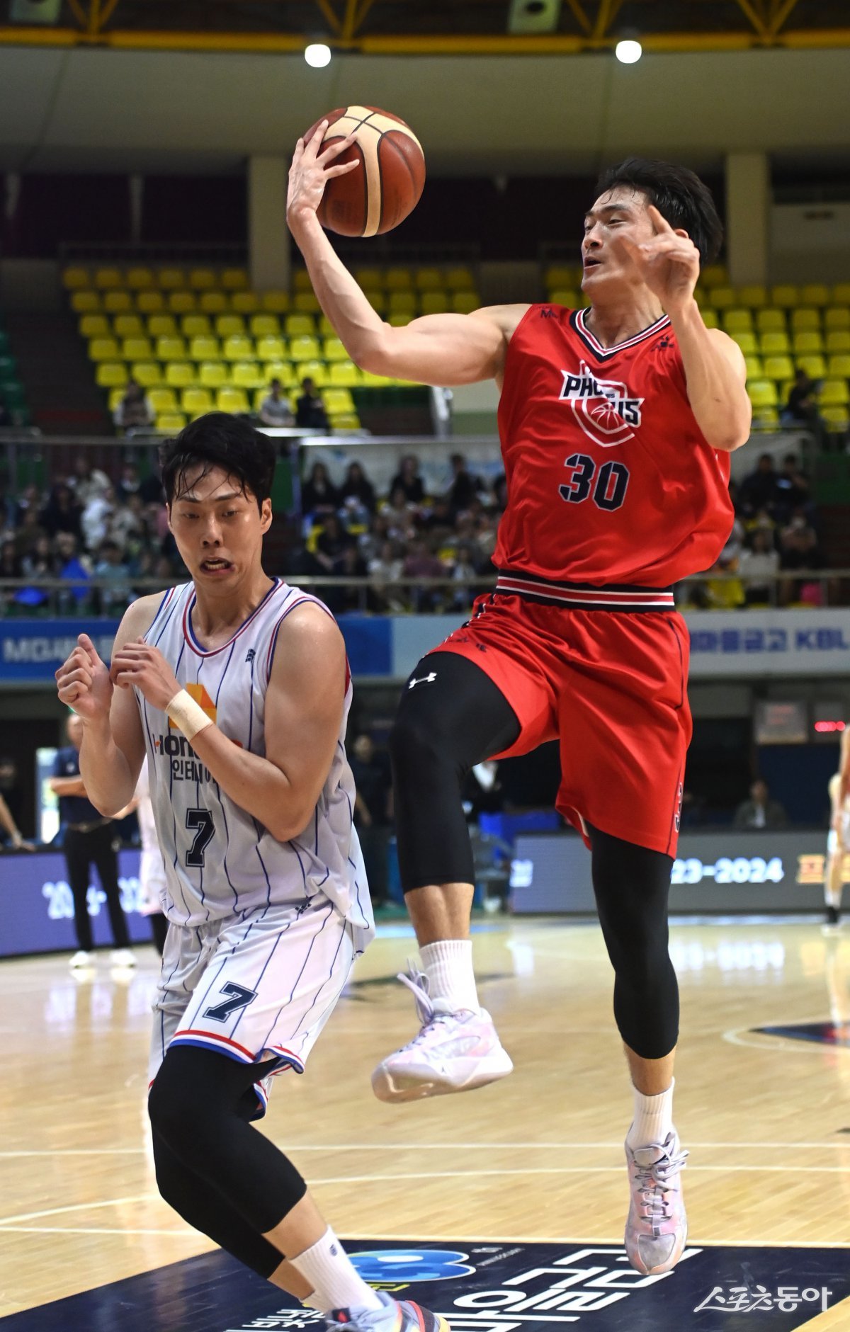 2024 KBL 컵대회가 5일 제천시에서 개막한다. 지난해 KCC-현대모비스의 결승전. 스포츠동아DB