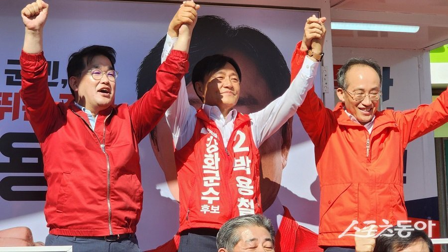 국민의힘 박용철 후보가 지난 3일 강화읍 수협사거리에서 공식 선거운동 첫날을 맞아 ‘강화군수 선거승리 출정식’을 가졌다. 사진제공｜박용철 후보