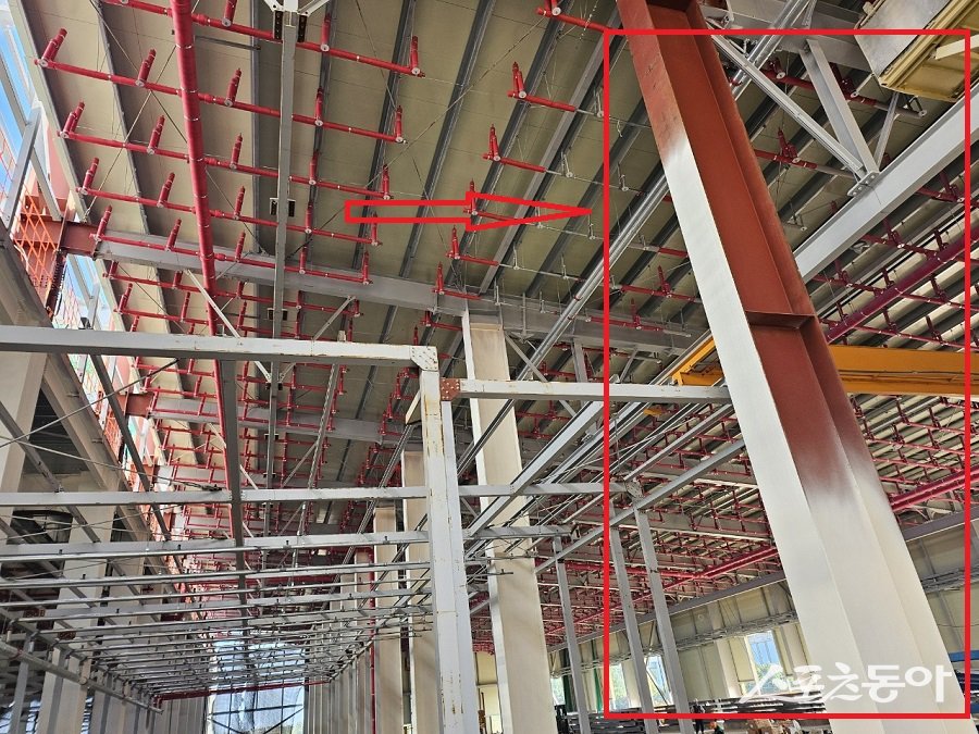 경상북도 포항시 흥해읍 용한리 894-15, 889-4번지 신축공장 불법 하도급 현장 내부 불법 페인트칠 모습. 사진제공|제보자