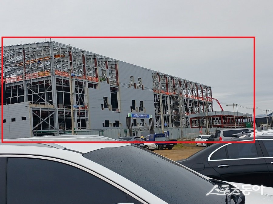 SOL PROJECT 건축 신축공사 건축주 (주)우전지앤에프, 시공사 (주)국기건설 포항시 흥해읍 용한리 894-15, 889-4번지에 위치한 신축 공장 전경. 사진|장관섭 기자