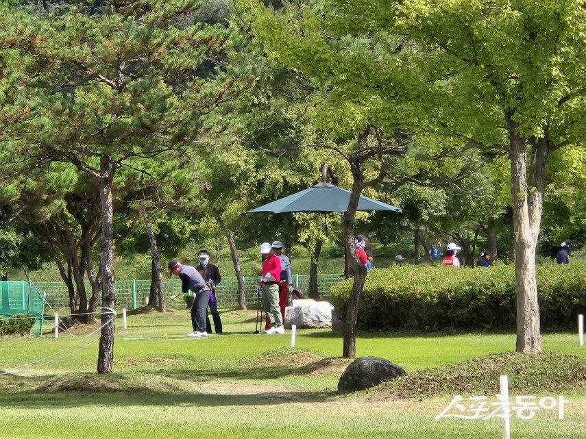 진안군이 지난 5일부터 6일까지 파크골프장에서 파크프로 파크골프 주최, 진안군파크골프협회 주관으로 제1회 파크프로배 한마음 파크골프대회를 개최했다. 사진제공=진안군