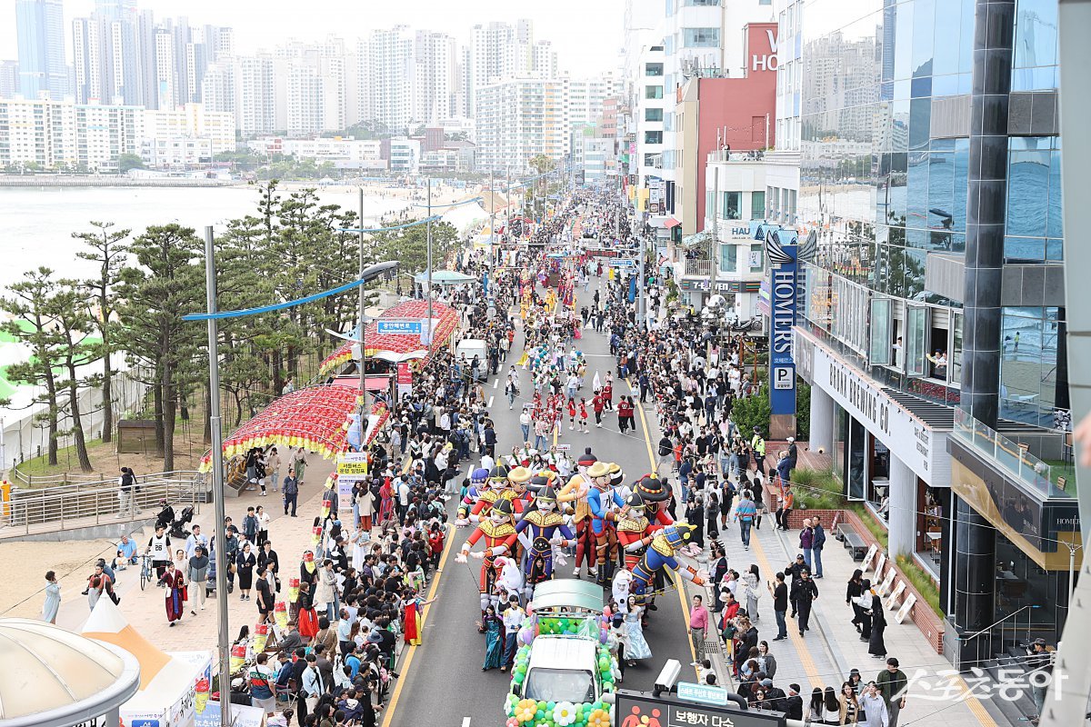 광안리어방축제가 진행되고 있는 모습. (사진제공=부산 수영구)