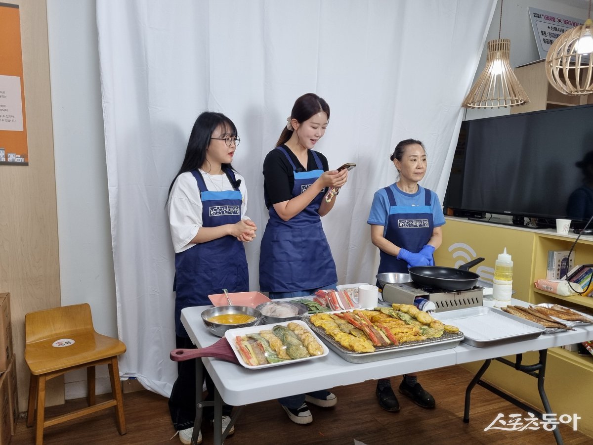 지난 추석 방송된 신매시장 라이브 커머스 진행 모습./사진=수성구