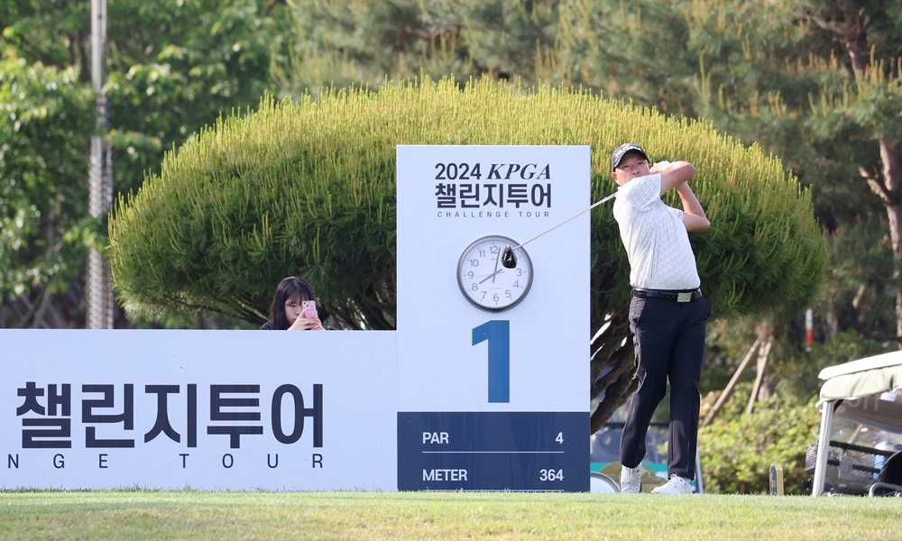 2024 KPGA 챌린지투어 7회 대회서 우승한 최이삭. 사진제공  |  KPGA