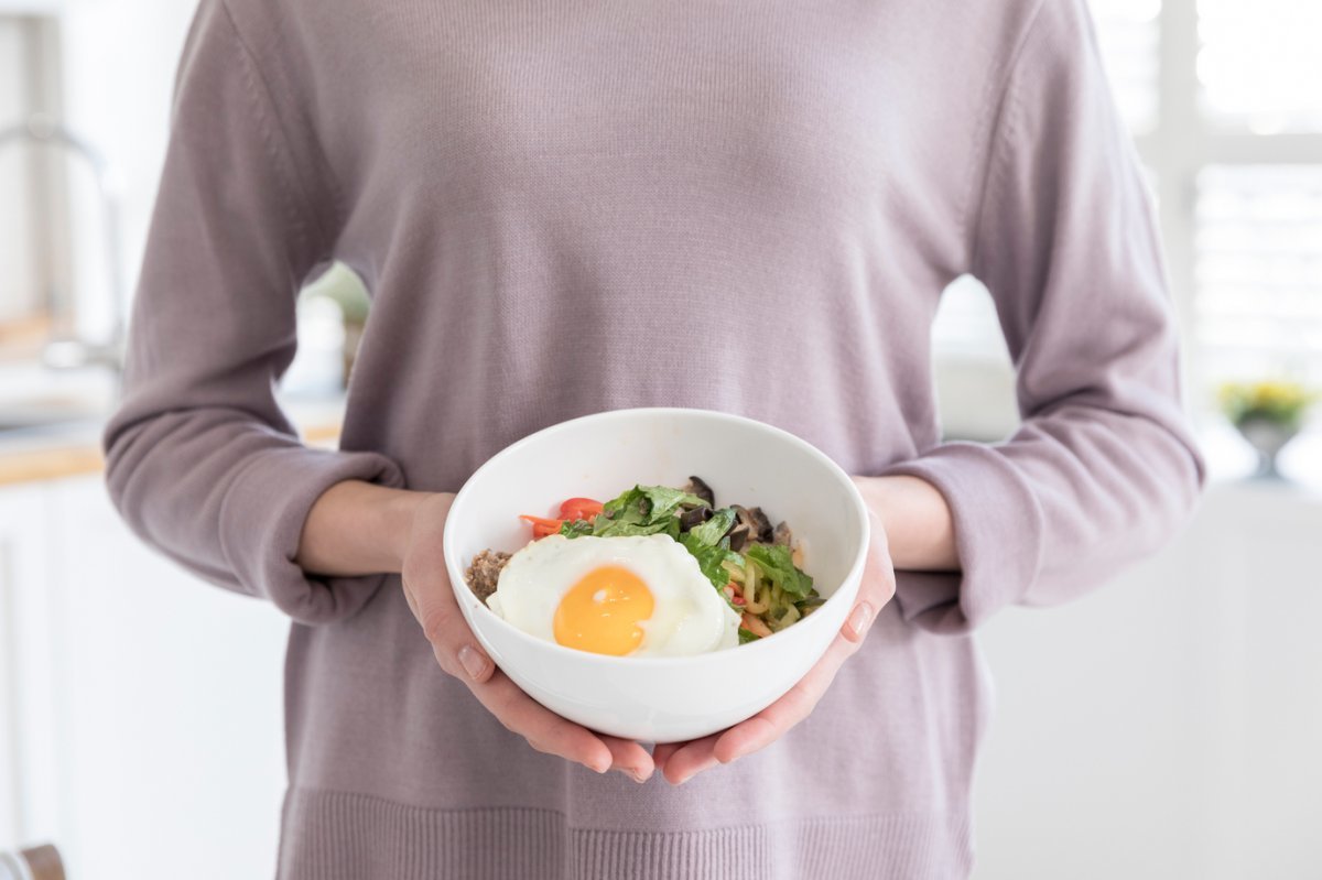 외국인에게 인기 높은 대표적인 한식 메뉴 비빔밥은 재료를 조금 바꾸기만 해도 다채롭게 즐길 수 있는 데일리 다이어트 메뉴이다. 나물과 채소로 구성한 건강한 식재료가 다이어트 중에도 포만감과 영양균형을 유지하는데 도움을 준다                                                                                                                                                                                사진제공｜365mc