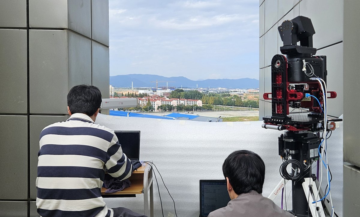 한화시스템이 광주과학기술원 고등광기술연구소에서 ISL 중거리 통신 시험을 수행하고 있는 모습. 사진제공 ｜한화시스템