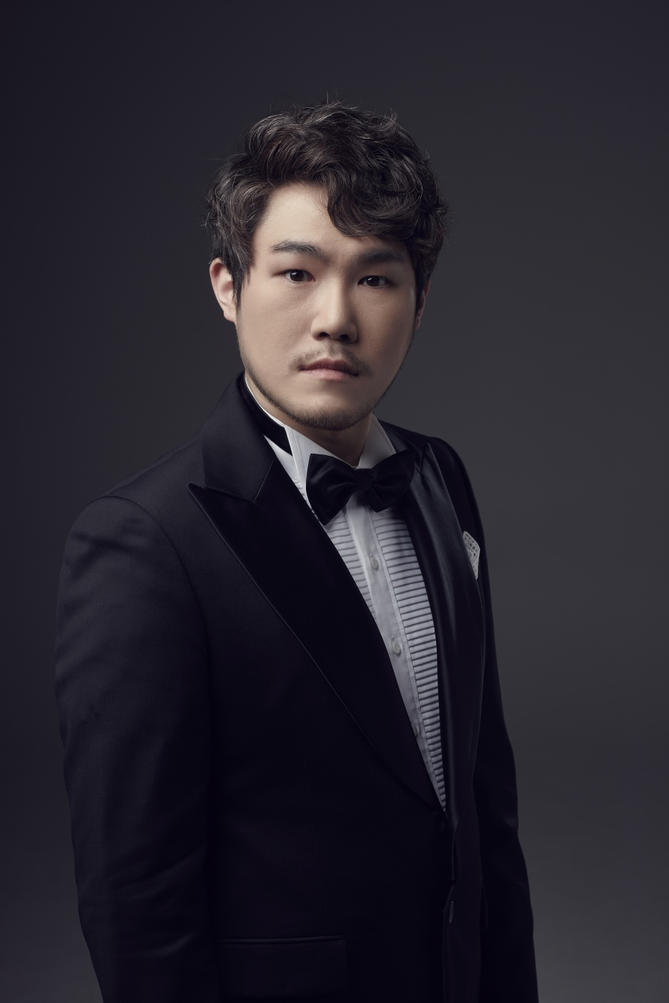 정조 역의 바리톤 최병혁