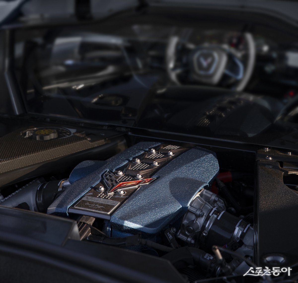 쉐보레 콜벳 5.5리터 트윈 터보차저 DOHC 플랫 플래인 크랭크 V8 엔진. 사진제공 |GM