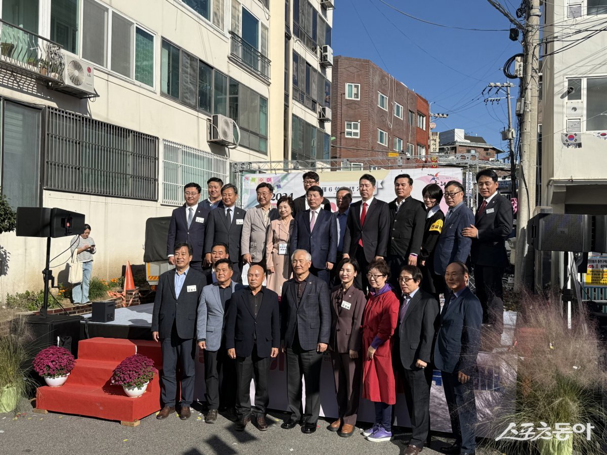 백경현 시장이 참석한 가운데 지난 26일 수택2동행정복지센터 앞 골목에서 ‘제6회 통통수이 골목축제 with 구구구페스타’ 행사를 하고 있다.  사진제공ㅣ구리시