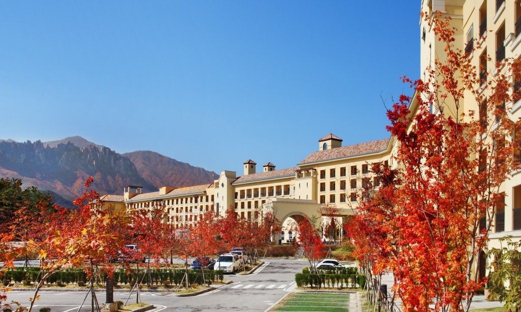 한화리조트 설악 쏘라노 가을 전경                                                                                                사진제공｜한화호텔앤드리조트