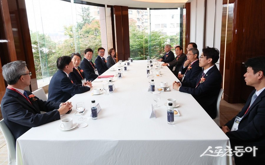 지난 1일, 대전시는 협약형 특성화고등학교(충남기계공업고) 컨소시엄과 함께 협약형 특성화고등학교의 성공을 위해 서로 협력하기로 했다. 사진제공｜대전시청