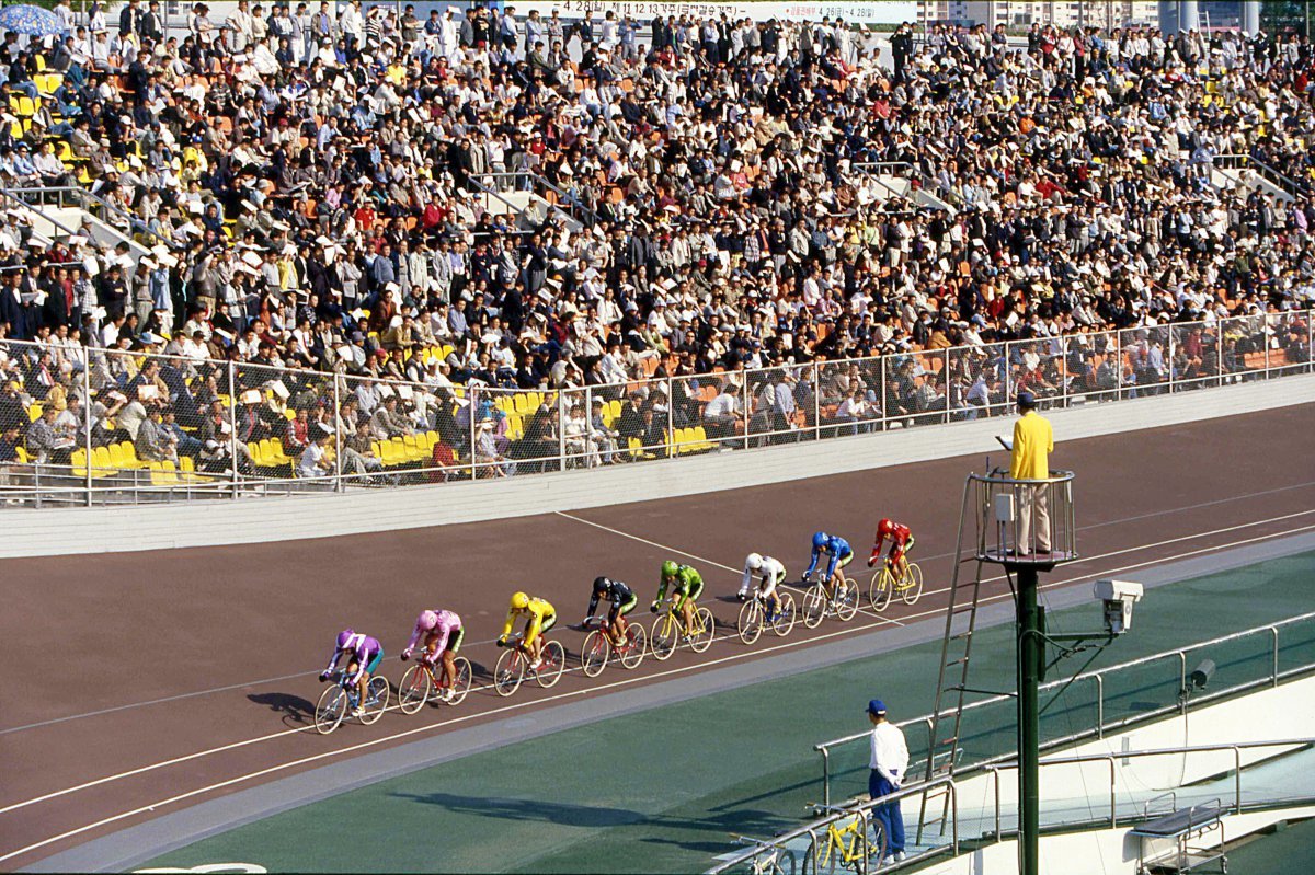 88서울올림픽 유산인 잠실 경륜장에서 펼쳐진 초창기 경륜 경주 사진제공|국민체육진흥공단