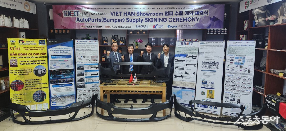 전북자치도 내 품질인증부품 제조업체인 ㈜더넥스트와 ㈜에이피솔루션이 최근 베트남 VIET HAN SHOWROOM COMPANY와 370만 달러 규모의 수출 계약을 체결했다. 사진제공=전북도