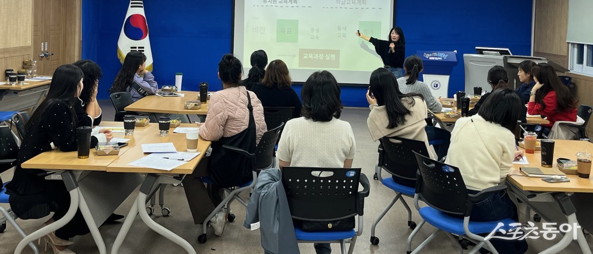 전라남도교육청이 6일 본청 회의실에서 영유아학교 교육과정 내실화를 위해 ‘(가칭)영유아학교 시범사업’ 교원을 대상으로 연찬회를 개최했다. 사진제공=전남도교육청