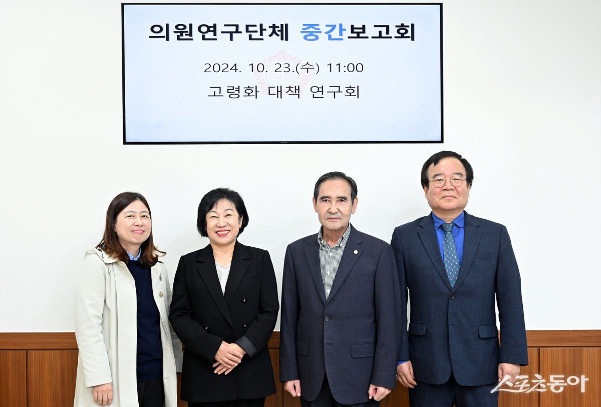 고령화대책연구회(오법구 시의원. 오른쪽 두번째) 사진제공ㅣ의정부시의회