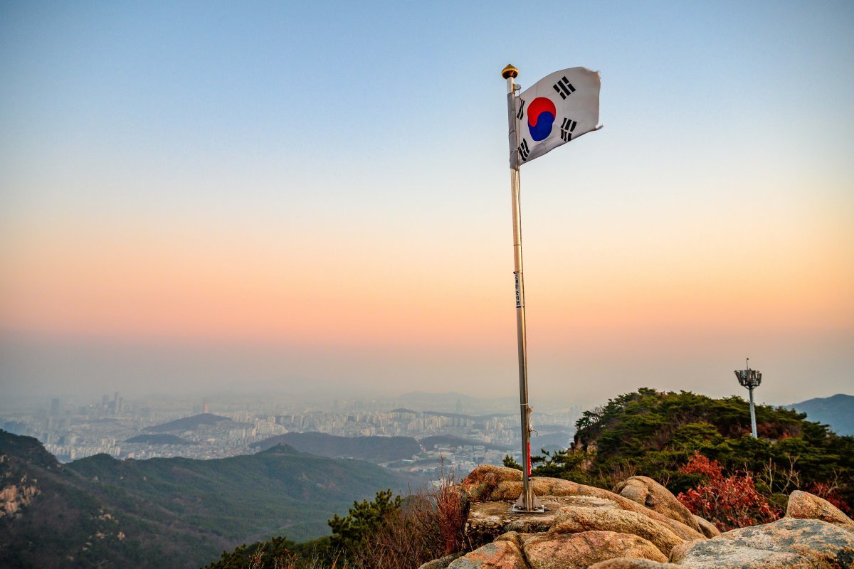 관악산 서쪽 호암산 정상 국기봉에서 바라본 전경                                                                               사진제공｜서울관광재단