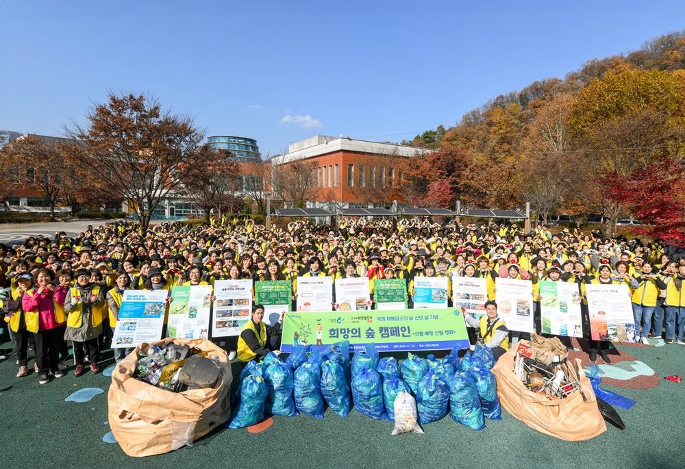 13일 동두천시 소요산에서 열린 하나님의 교회 ‘희망의 숲’ 캠페인 현장. 이날 수거한 쓰레기 250kg 가운데 70kg은 플라스틱 쓰레기를 분리배출한것이다.