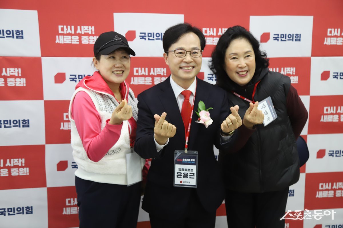 윤용근 당협위원장(가운데) 사진제공ㅣ국민의힘 성남시중원구 당협위원회