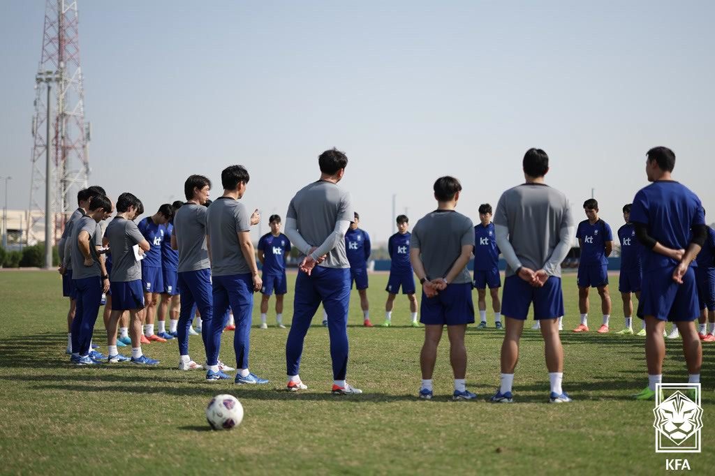 축구국가대표팀은 19일 오후 11시(한국시간) 요르단 암만 인터내셔널 스타디움에서 팔레스타인과 2026북중미월드컵 아시아 최종예선 B조 6차전 원정경기를 치른다. 17일 쿠웨이트시티 자베르 알아흐메드 인터내셔널 스타디움 보조구장에서 훈련 중인 선수단. 사진제공｜대한축구협회