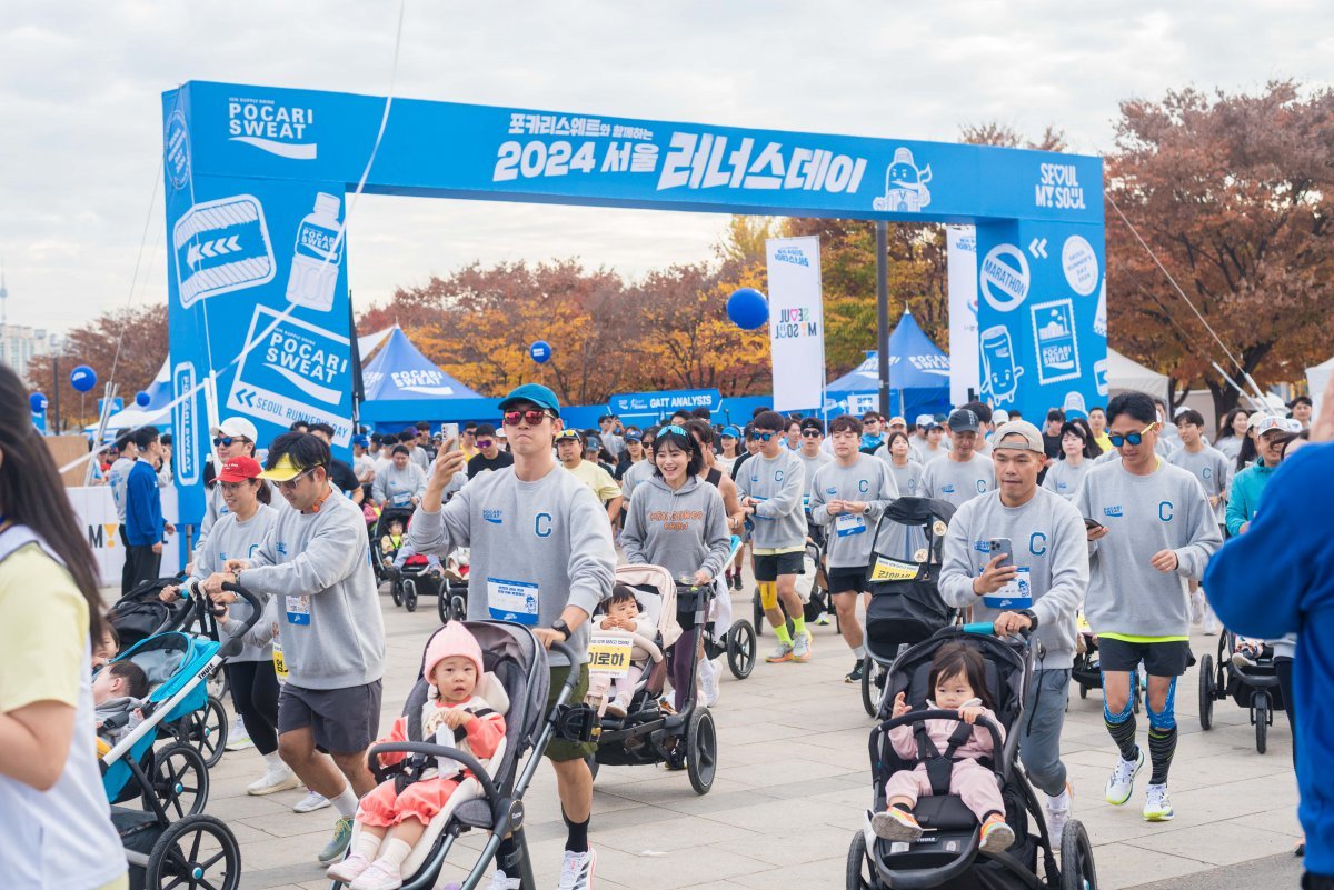 ‘포카리스웨트와 함께하는 2024 서울 러너스 데이’ 참가자들. 사진제공｜동아오츠카