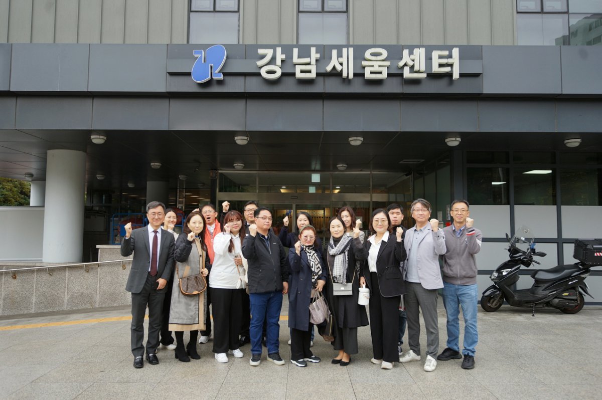 강남세움센터를 방문한 고려사이버대 사회복지학과 학생들.    사진제공 ｜ 고려사이버대