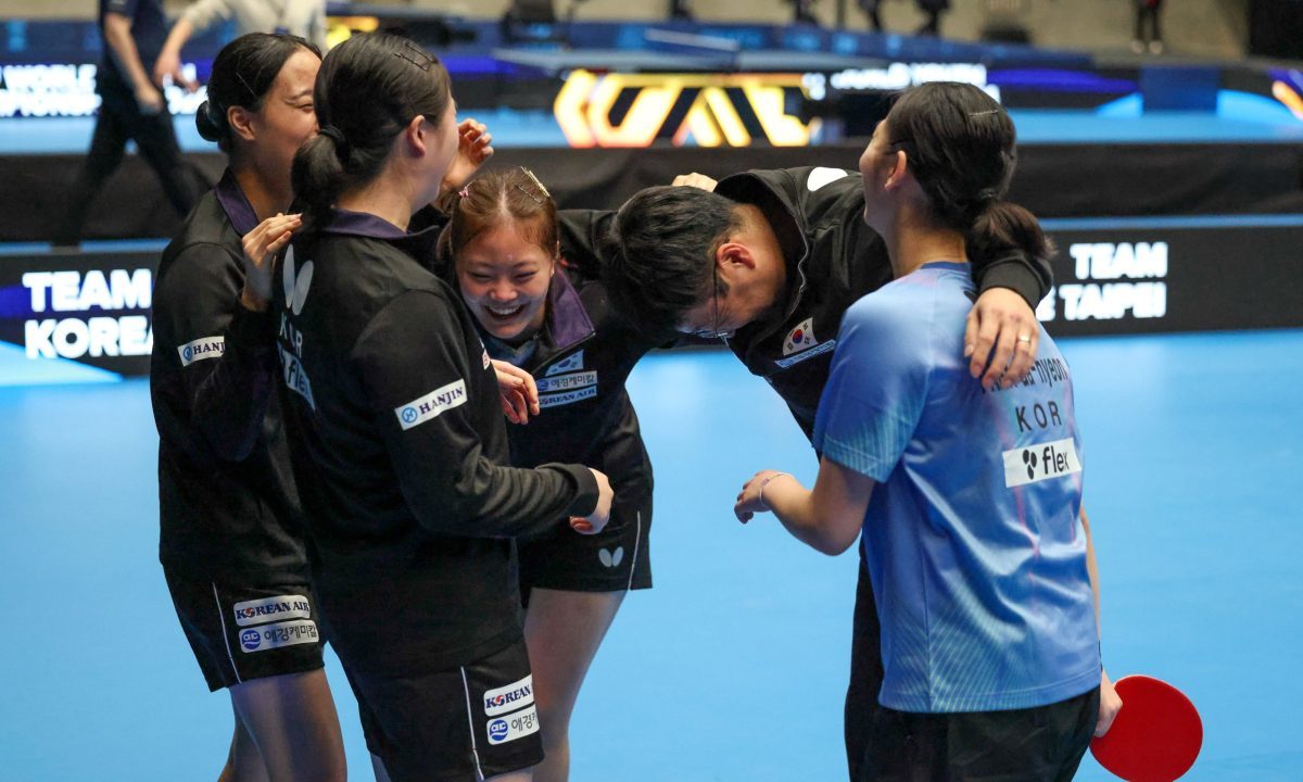 19세 이하(U-19) 여자탁구대표팀이 25일(한국시간) 스웨덴 헬싱보리에서 벌어진 대만과 2024세계청소년선수권대회 U-19 여자단체전 결승에서 3-1 역전승을 거두고 우승한 뒤 기뻐하고 있다. 사진제공｜대한탁구협회