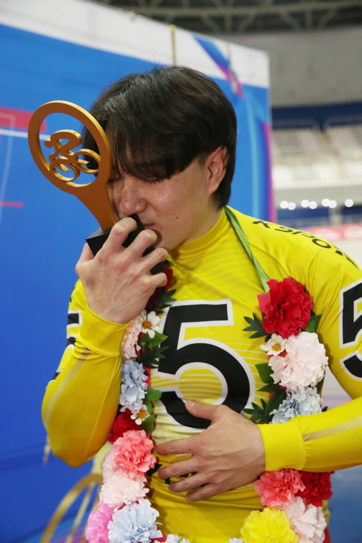 2022년 대상 경륜에서 우승후 포즈를 취한 전원규, 2024년 들어 삼연대율 95% 이상을 올리며 상승세를 타고 있다          사진제공｜국민체육진흥공단