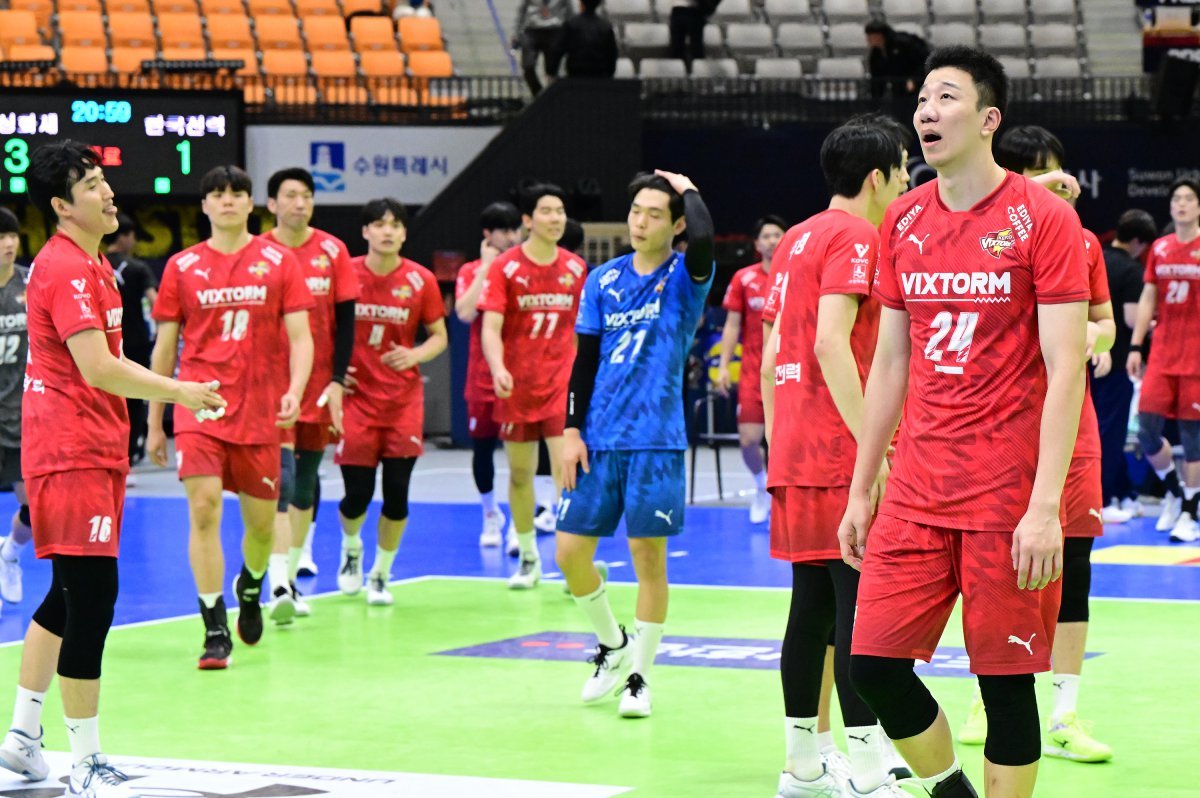 한국전력은 ‘도드람 2024~2025 V리그’ 남자부에서 개막 5연승을 달린 뒤 내리 5연패를 당했다. 외국인 주포 엘리안의 공백을 새 얼굴 이츠추쿠가 메워야 한다. 사진제공｜KOVO