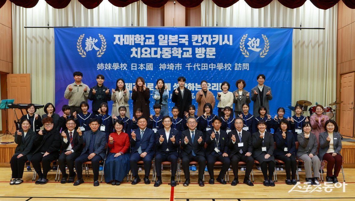 일본 치요다중학교 관계자들이 지난 27일 전남 영암군을 방문한 모습. 사진제공=영암군