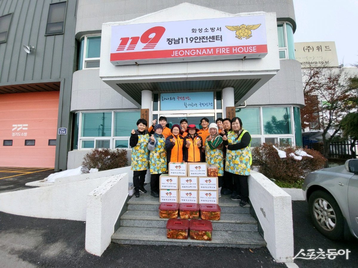 화성소방서, 정남 의용소방대 , ‘사랑의 김장 나눔 행사’ /화성소방서 제공