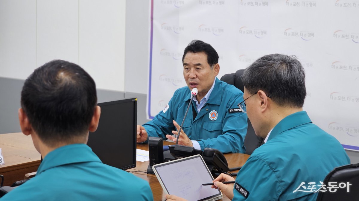 백영현 시장(가운데) 사진제공ㅣ포천시