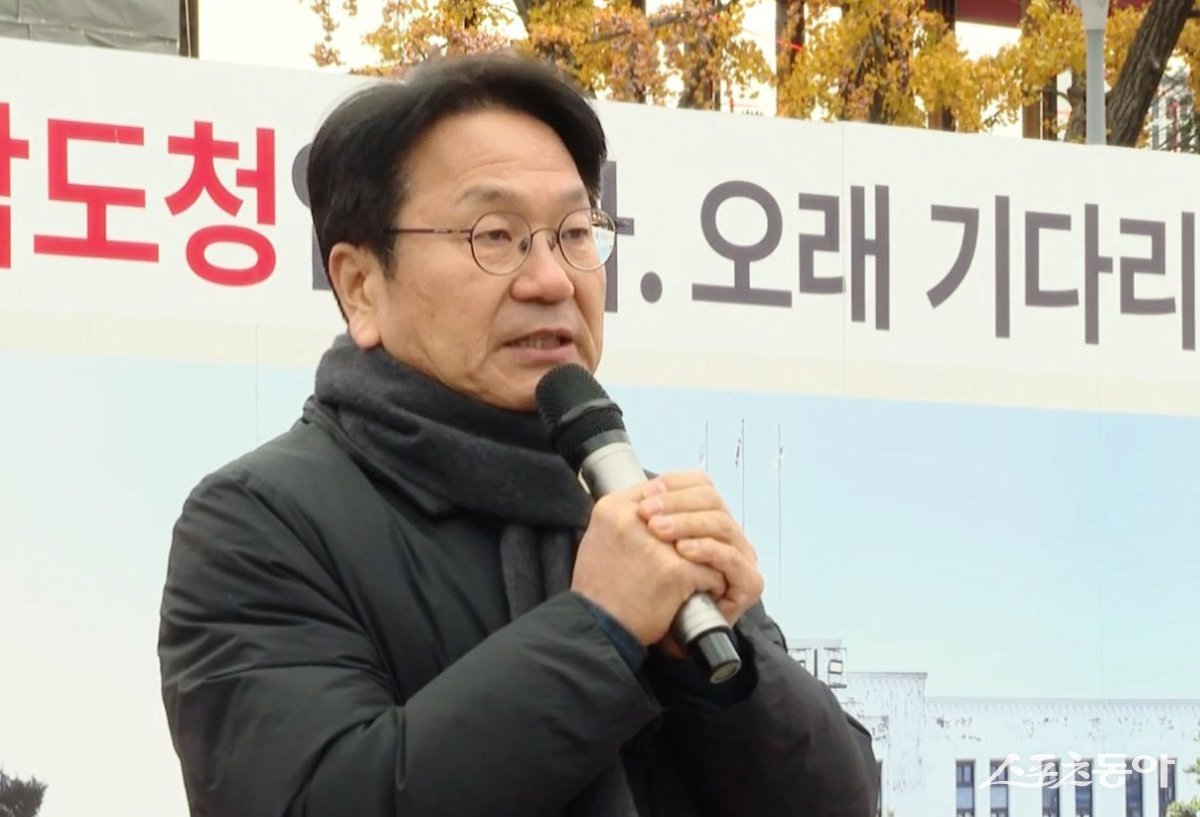 강기정 광주광역시장이 4일 오전 동구 5·18민주광장에서 열린 ‘광주시민 비상시국대회’에 참석해 발언을 하고 있다. 사진제공=광주광역시