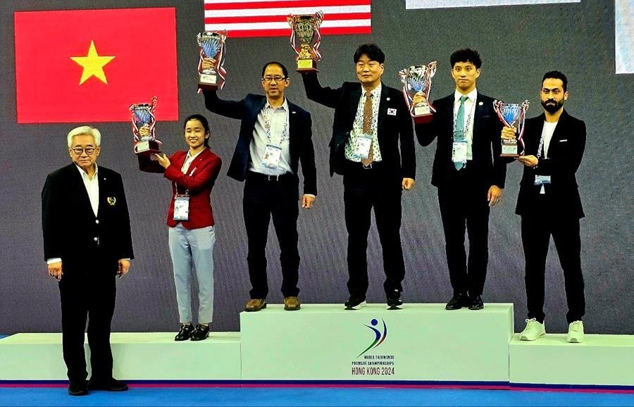 한국 대표팀은 홍콩 콜리세움에서 열린 2024 세계태권도연맹(WT) 세계품새선수권대회에서 총 42개 부문 중 27개 부문에 출전해 금메달 17개, 은메달 6개, 동메달 2개를 획득하며 종합 우승을 달성했다. 사진제공 ㅣ 세계태권도연맹