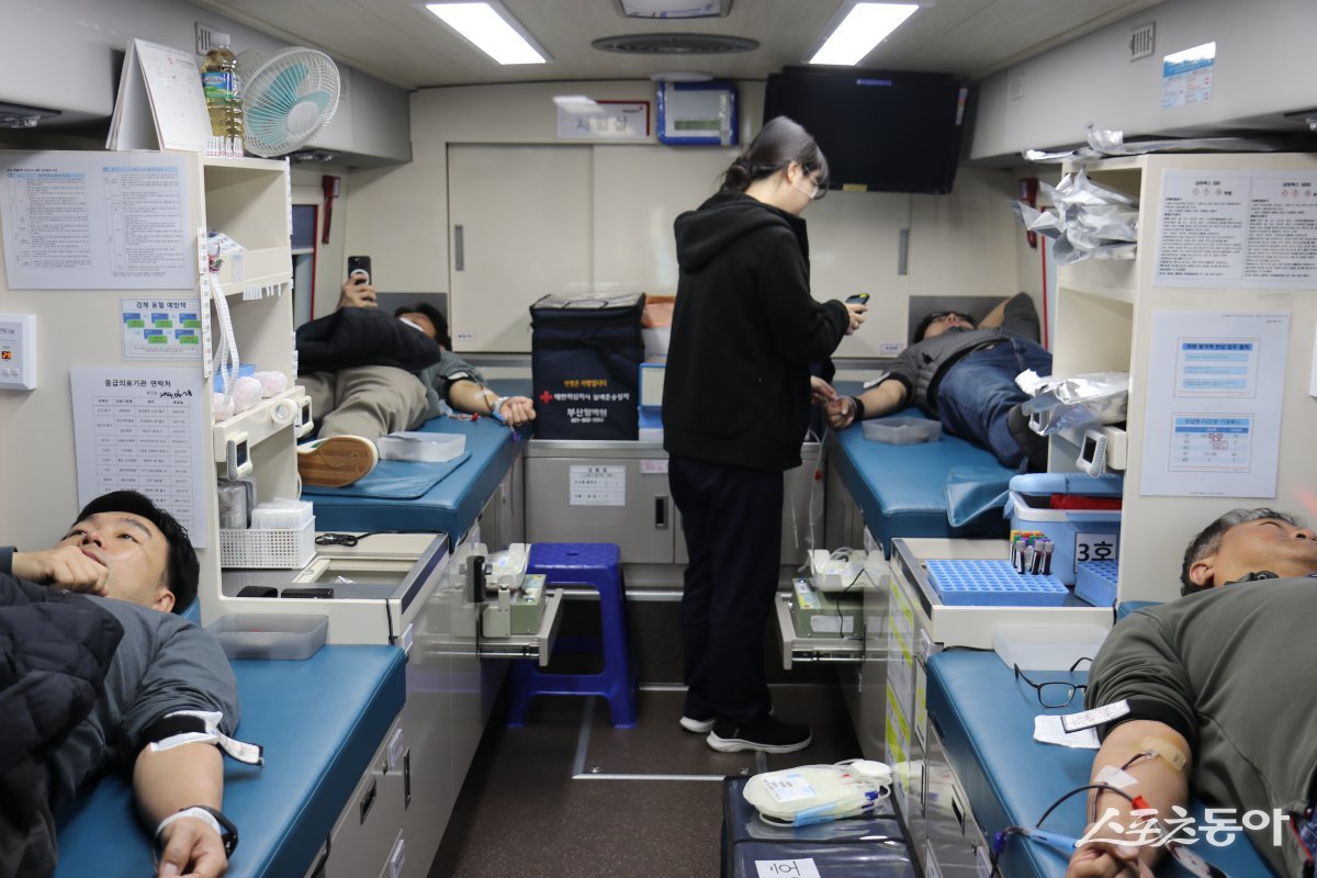 부산항만공사가 연말 사랑의 헌혈 나눔 행사를 개최한 모습. (사진제공=부산항만공사)