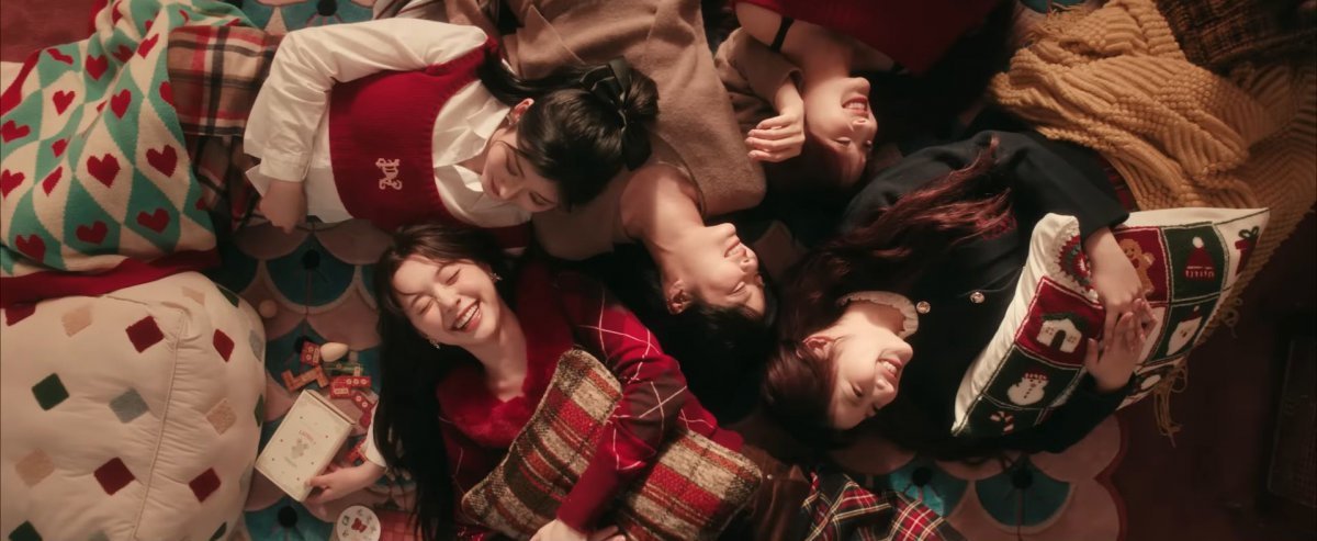 피프티피프티의 ‘웬 유 세이 마이 네임’ 뮤직비디오 한 장면. 사진제공|어트랙트