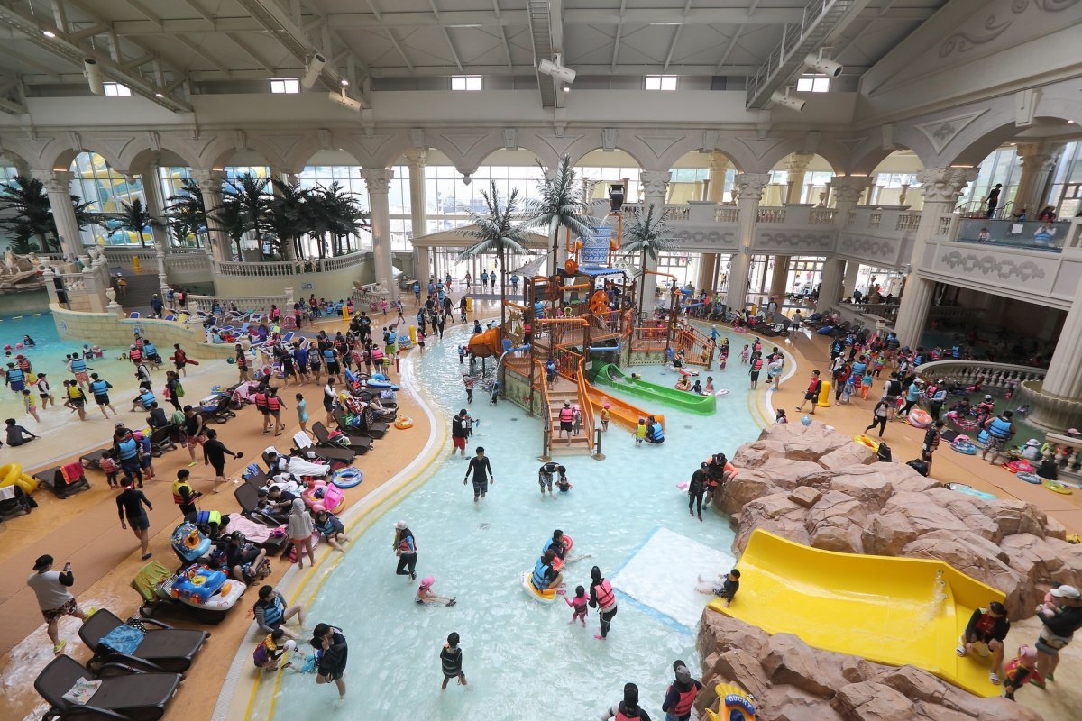 하이원리조트의 워터월드. 국내 워터파크 중 실내시설로는 가장 큰 규모를 자랑한다                                      사진제공｜강원랜드