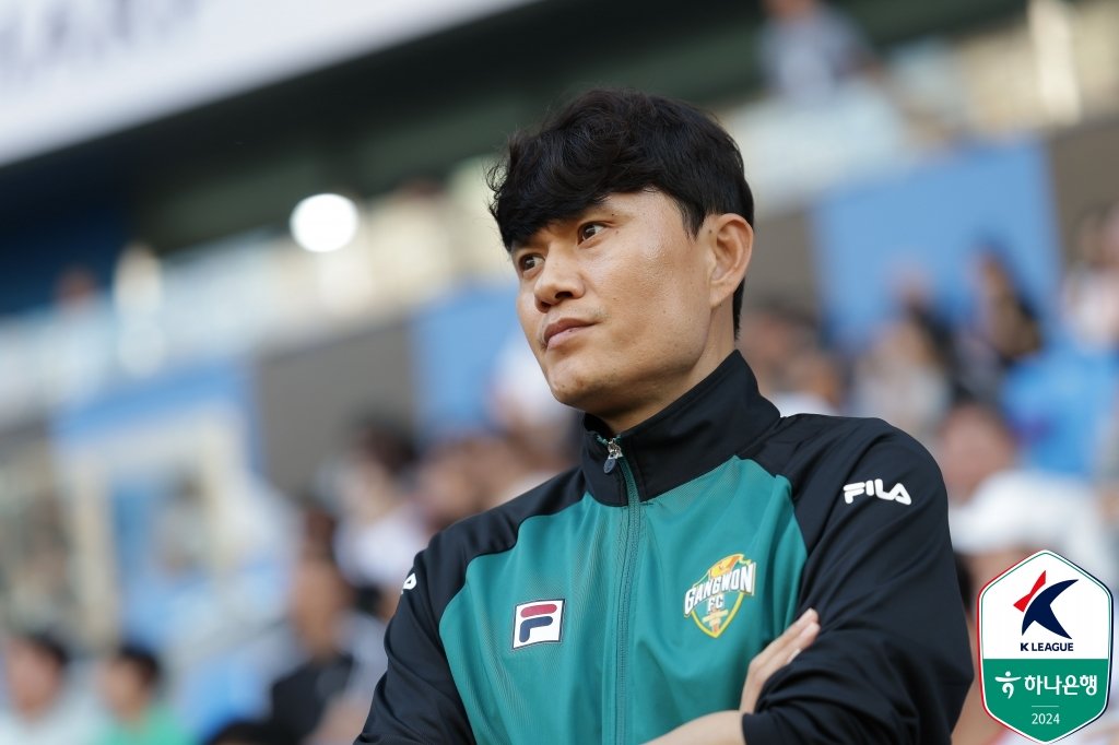 강원은 6일 정경호 감독을 신임 사령탑으로 선임했다. 예년보다 보름이나 빨라진 다음 시즌 개막에 대비해 윤정환 감독의 후임 인선 작업을 빠르게 진행했다. 사진제공|한국프로축구연맹