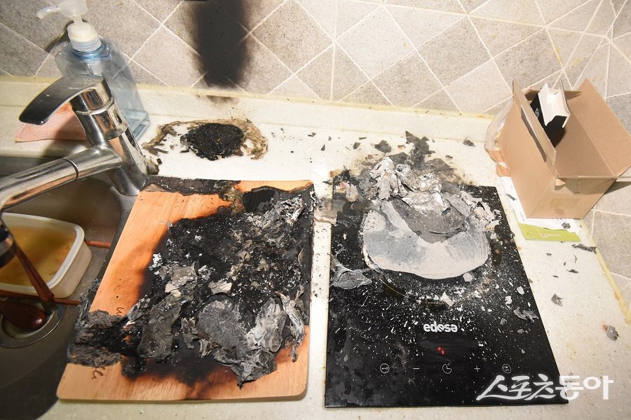 지난 12월 10일 서구 둔산동의 한 빌라에서 고양이에 의해 전기레인지가 작동돼 화재가 발생했다. 사진제공｜대전시청