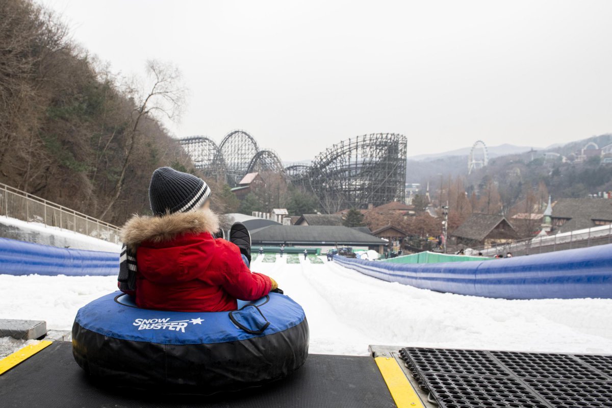에버랜드 눈썰매장 ‘스노우 버스터’의 패밀리 코스 사진제공|에버랜드
