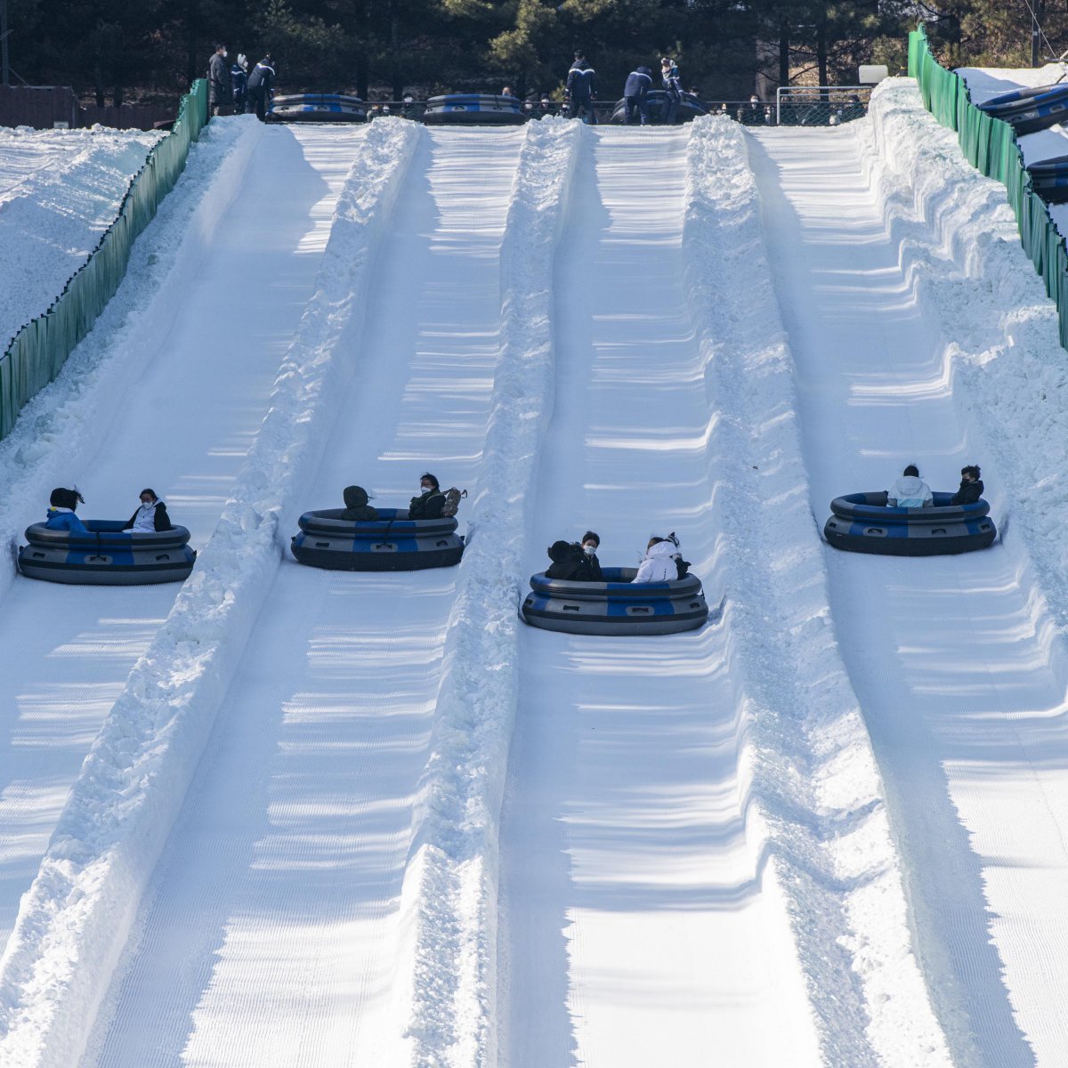 에버랜드 눈썰매장 ‘스노우 버스터’ 중 200m로 코스 길이가 가장 긴 익스프레스 코스 사진제공|에버랜드