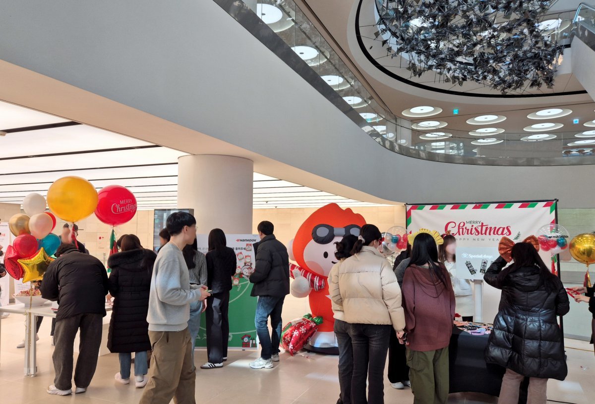 한국앤컴퍼니그룹 본사 사옥 테크노플렉스 내 2024 크리스마스 소원 이벤트 현장. 사진제공 | 한국앤컴퍼니그룹