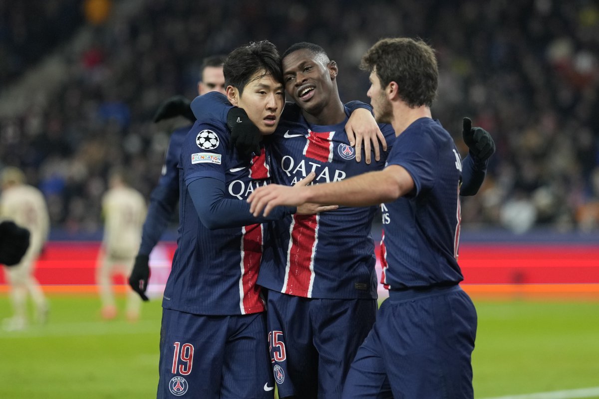 PSG‘s Nuno Mendes, center, celebrates with his teammates after scoring his side’s 2nd goal against FC Salzburg during a Champions League opening phase soccer match in Salzburg, Austria, Tuesday, Dec. 10, 2024.(AP Photo/Matthias Schrader)