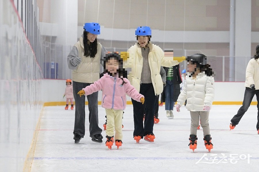 반다비 빙상장이 시범 운영 기간 동안 이미 많은 시민들이 빙상장을 찾아 뜨거운 관심을 보였다. 사진제공|세종시청