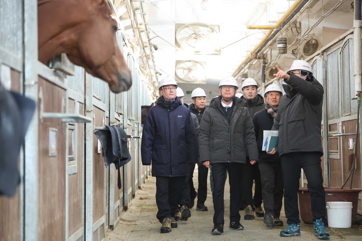 동절기 대비 안전점검 나선 정기환 한국마사회장              사진제공｜한국마사회