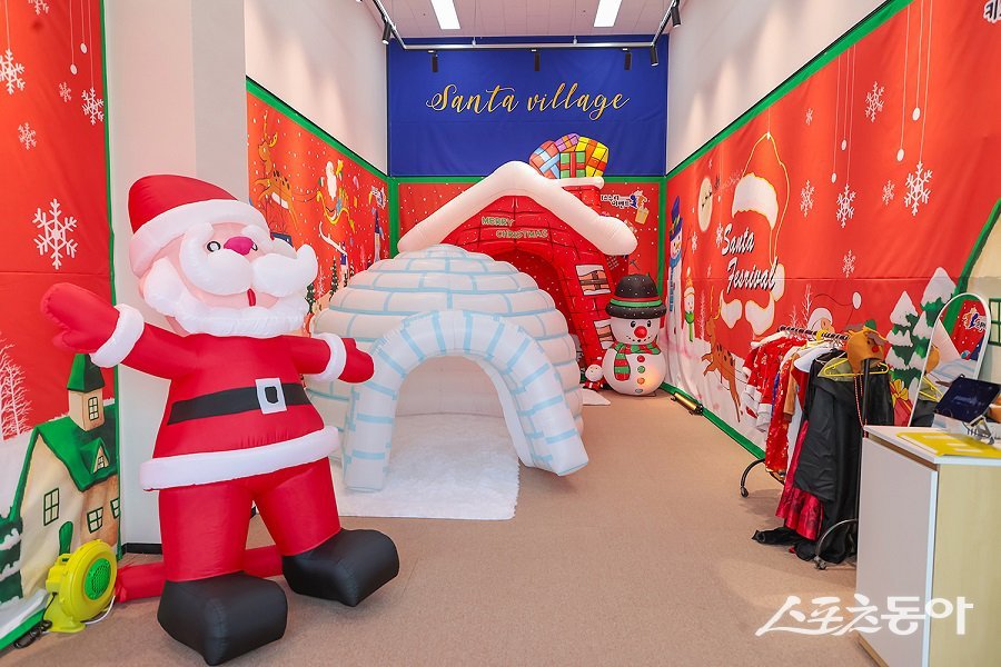 거북섬 홍보관 내 마련된 산타마을 스튜디오. 사진제공|시흥시청