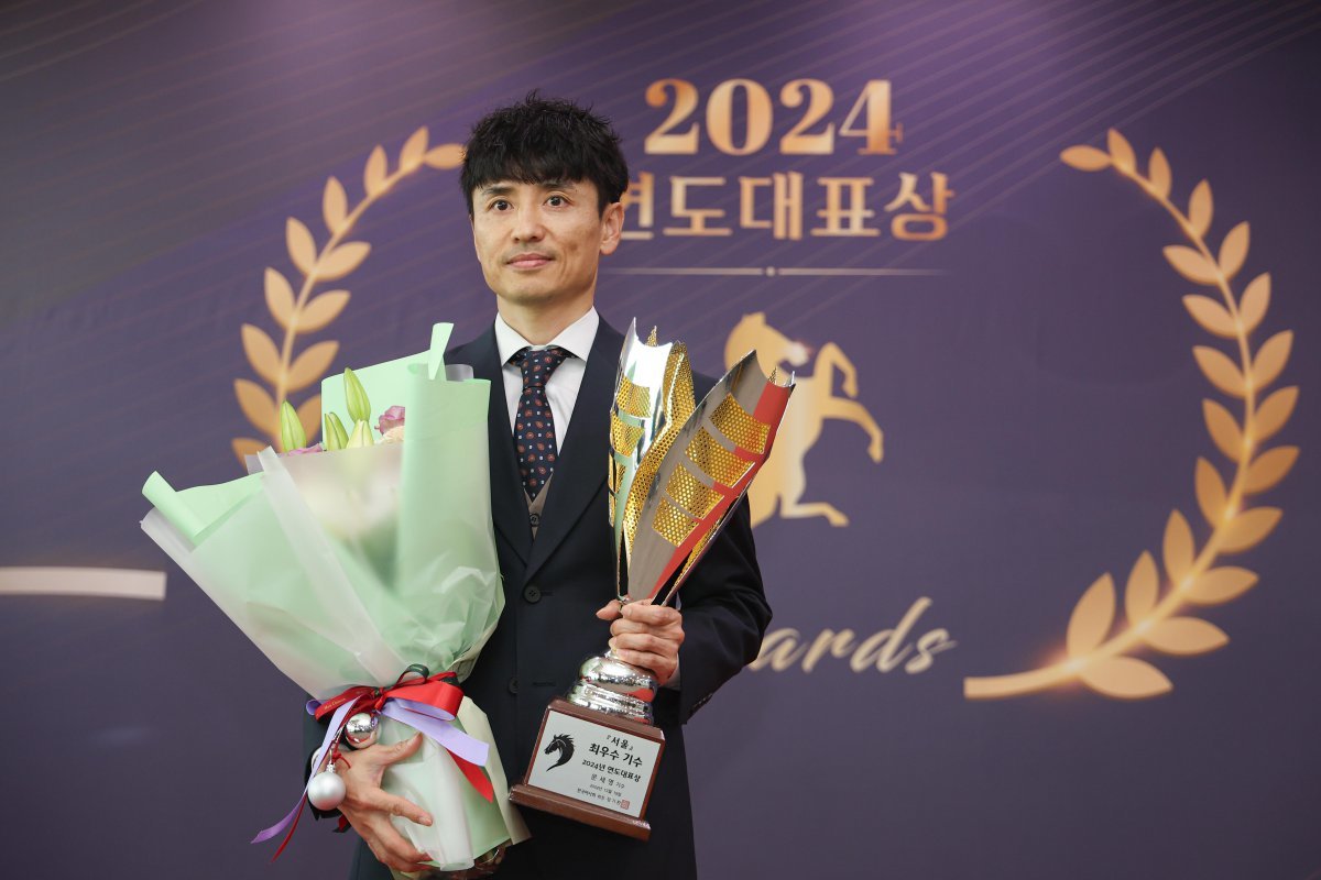 9번째 ‘최우수 기수상’을 수상한 문세영 기수                                                      사진제공｜한국마사회