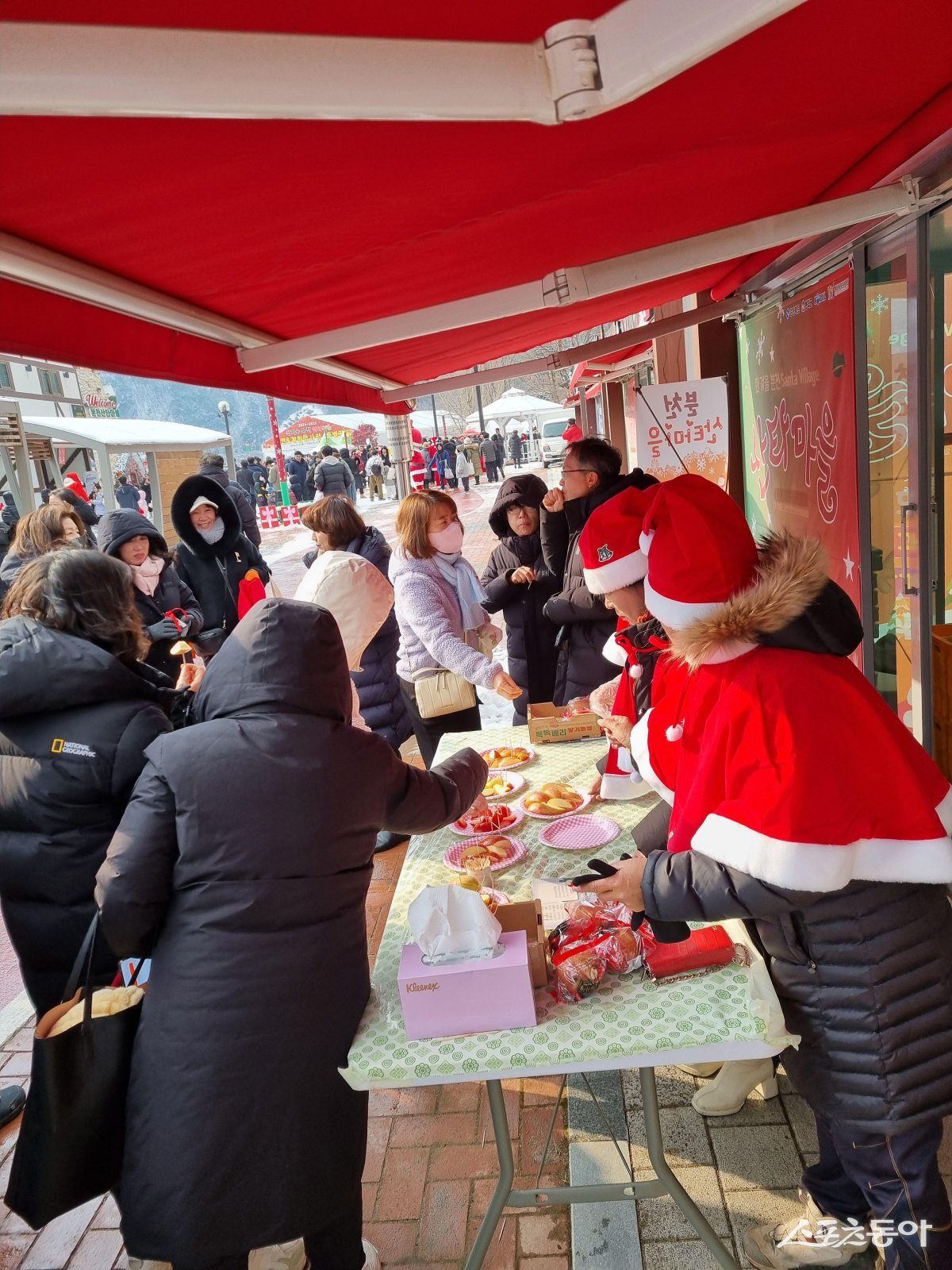봉화 분천산타마을 특산물 시식행사 모습./사진=봉화군