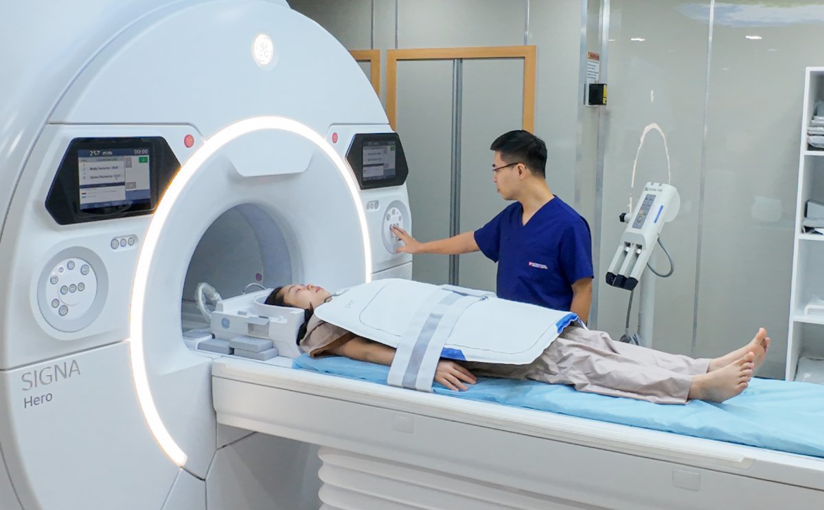 H+하노이의 검진 모습. 12월부터 진료를 시작한 이 병원은 병원급 이상 규모의 진료기관 중 해외에 현지 파트너 없이 독자 진출한 첫 사례이다                               사진제공｜H+양지병원