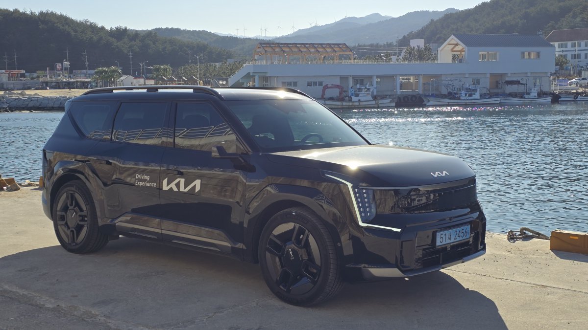 EV9 6인승 GT-LINE 4WD는 GT라인만의 매력적인 디자인과 강력한 성능을 통해 높은 주목을 받고 있다. 대형 전기 패밀리 SUV로는 현재 경쟁 상대가 없다. 원성열 기자 sereno@donga.com