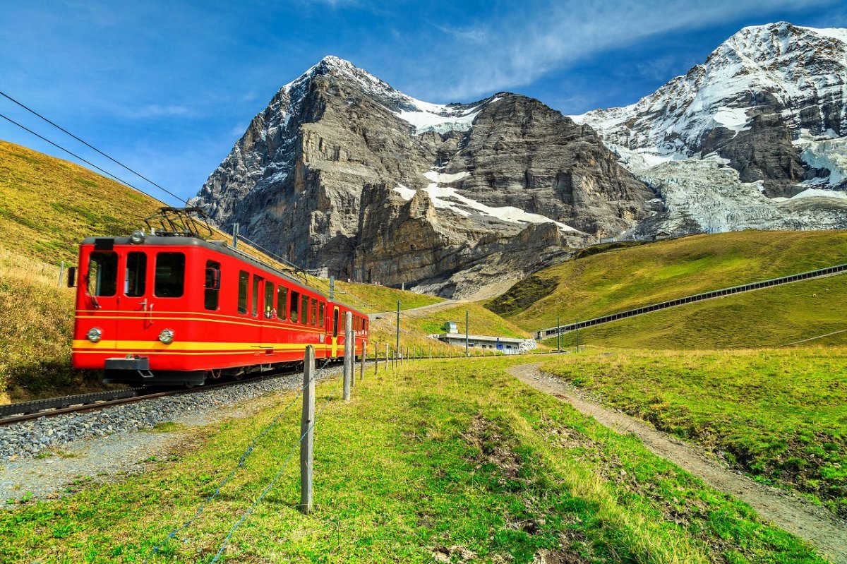 롯데관광개발 프리미엄 여행상품 ‘HIGH&’에서 가장 많은 고객이 이용한 유럽 지역의 인기 여행지 스위스 융프라우 산악열차 사진제공|롯데관광개발